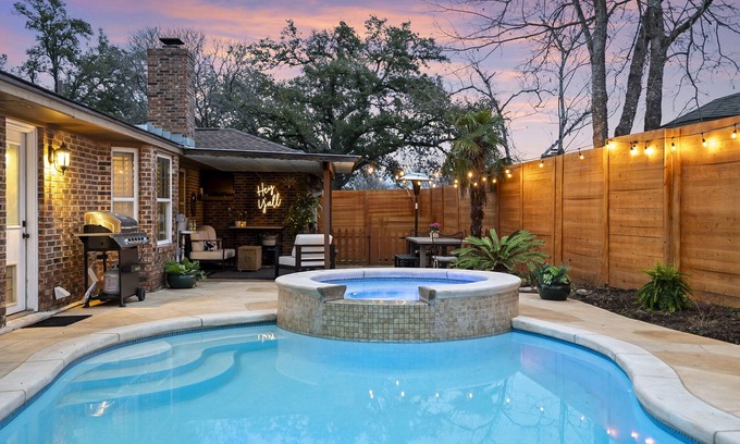 West Oak Hill House | Experience the Ultimate Pool & Gaming Retreat in Austin