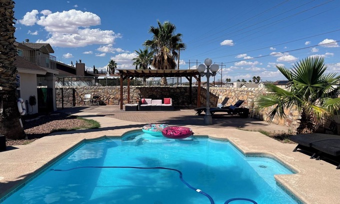 Northeast El Paso House | The Pool House -by Shopping, Hiking & Fort Bliss