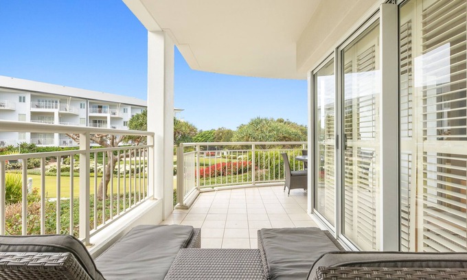 Kingscliff Apartment | Relaxing 1 Bedroom Spa Suite with Ocean View and Pool