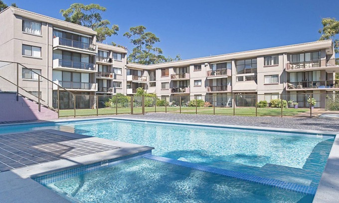 Nelson Bay Apartment | Experience The Poplars: Poolside Retreat Near Town