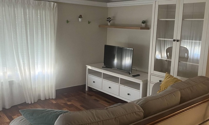 Mundaka Apartment | Family-Friendly Stay at The Port House Hotel