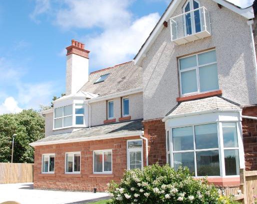 Heysham House | Experience Comfort at The Port House: Rated 9/10 with Breakfast