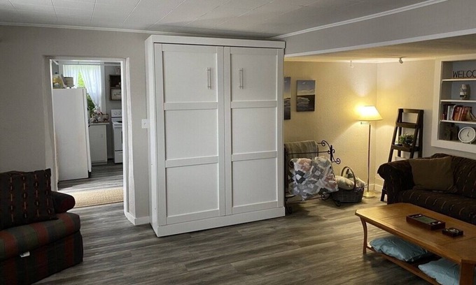 Port Washington Apartment | Family-Friendly Stay at The Port Sailor with Kitchen Access