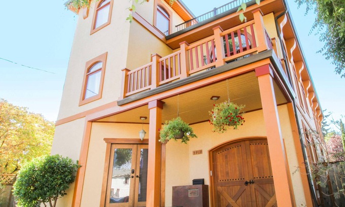 Alberta Arts District Villa | Discover The Portland Villa in NE Portland's Arts District