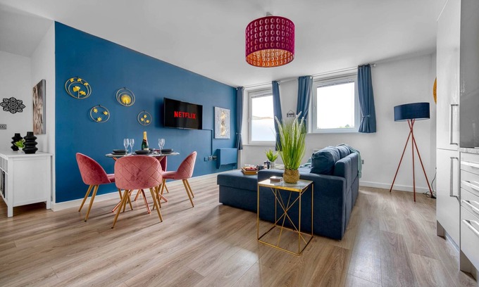 Barnwood Apartment | Explore The Post House Two: Family-Friendly Apartment Awaits