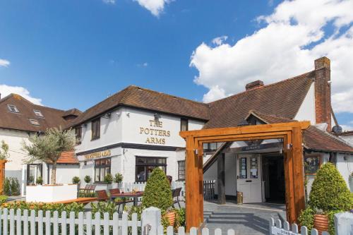 Seer Green Hotel | Pet-Friendly Retreat at The Potters Arms - 8/10 Rated Stay