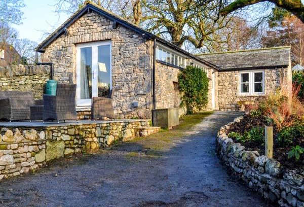 Burton House | Charming The Potting Shed: 5-Star Stay, Family Friendly