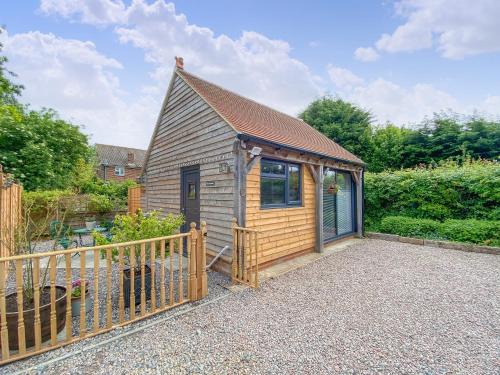 Mersham House | Highly Rated The Potting Shed: Pet and Child Friendly Escape