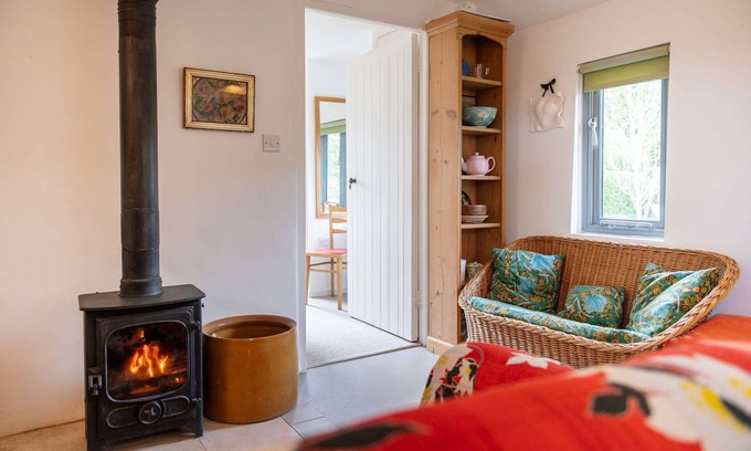 Woodstock Apartment | Experience Cozy Cotswolds Retreat at The Potting Shed