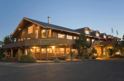 Ohakune Hotel | Discover The Powderhorn Chateau: Family-Friendly Getaway