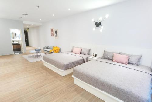 Taman Bukit Pantai Apartment | Pet-Friendly Retreat at The President - Bangsar South