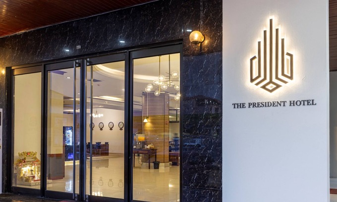 Ladprao Hotel | Relax at The President Hotel, Chokchai 4 - Pool & Spa