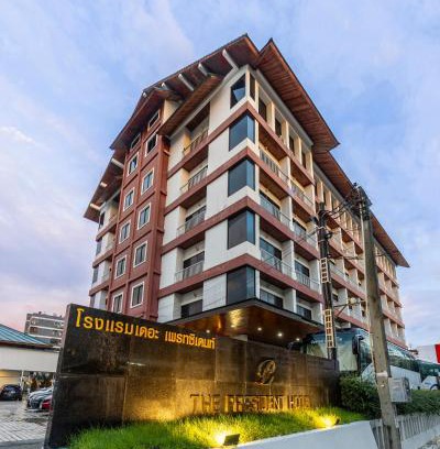 Lat Phrao Hotel | Experience The President Hotel at Chokchai 4 with Pool Access