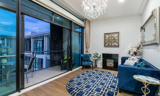 Auckland Central Business District Apartment | Prestigious Penthouse with Kitchen: Ideal for Families