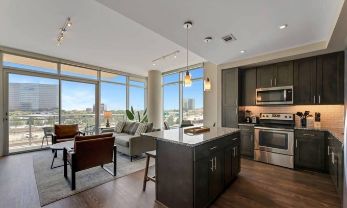North Dallas Apartment | Elegant 2BR Retreat in Dallas with Premium Amenities