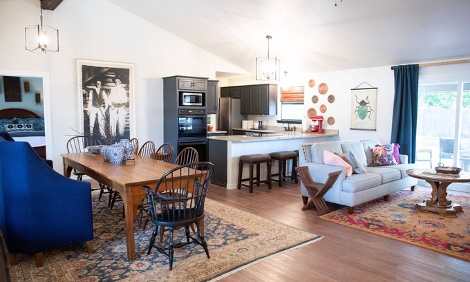 Abilene House | Guest Rated 10/10: The Prickly Pear with Spa & Kitchen