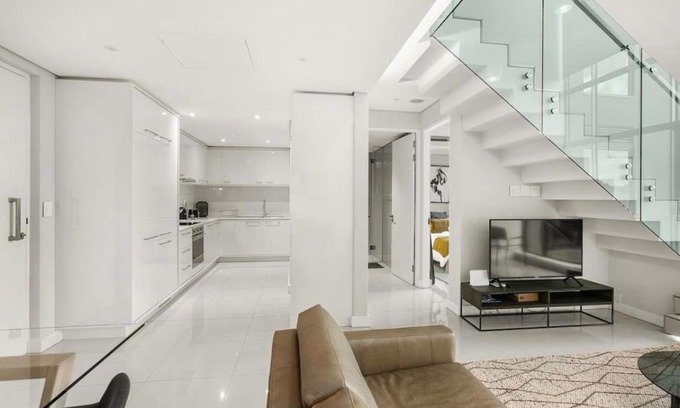Nairobi Apartment | Elegant Primrose Penthouse: 5-Star Retreat with Hot Tub