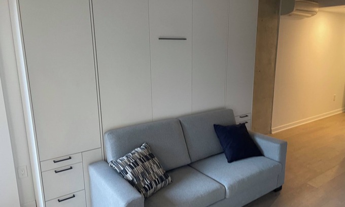 Quartier des Spectacles Apartment | The Princess Elisabeth