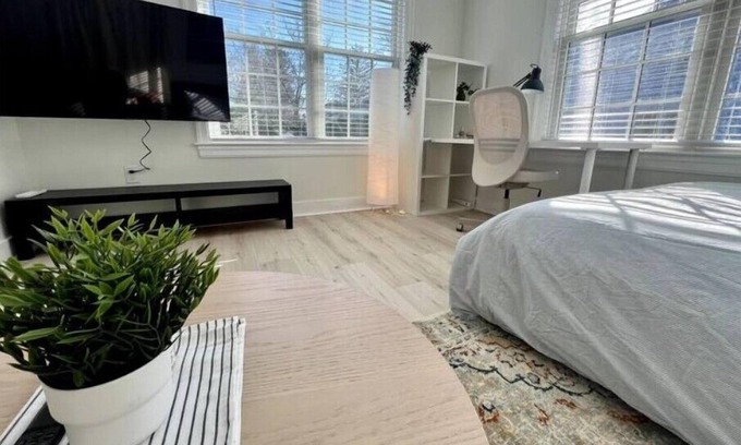 Princeton Apartment | Discover The Princeton Suite: Family-Friendly with Pool