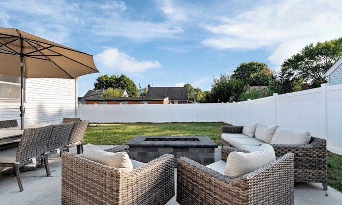 Canton House | Top-Rated Pro Football HOF Home with Family-Friendly Amenities