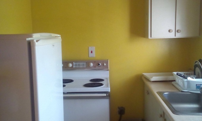 New Kingston Apartment | Convenient Hotel Near Town with Pool and Spa Amenities