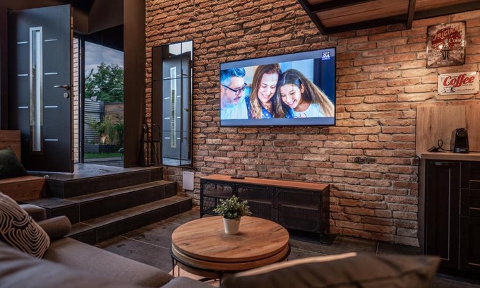Fagaras Apartment | Guest Rated: The Public Aparthotel 2 with High Reviews