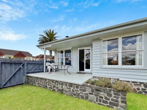 Whitianga House | Oceanfront Escape at The Publican's Palace - Guest Rated 9.2