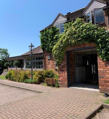 Wixford Bed & Breakfast | Experience The Punchbowl Lapworth: 4-Star Family Getaway
