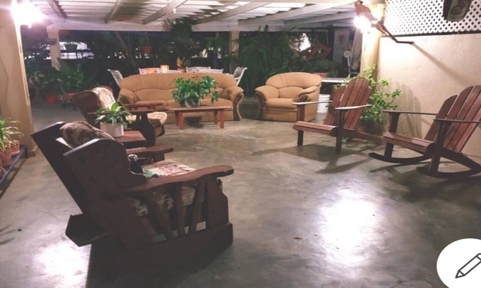 Willemstad Apartment | Discover Eagle Peak Green Studio: Family-Friendly Retreat
