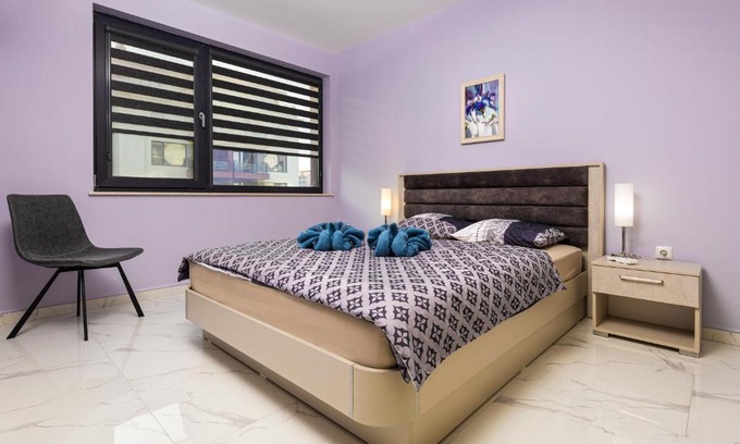 Plovdiv Apartment | Child-Friendly Purple 1DB Apartment with Parking Spot