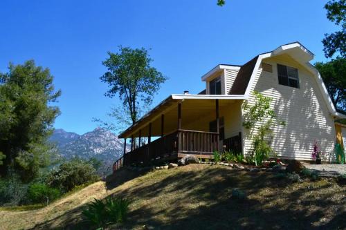 Three Rivers House | Experience Comfort at The Quail's Nest - 4-Star Rating