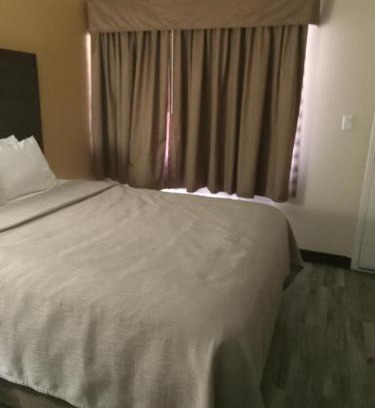 Mesa Hotel | Pet-Friendly Quality Inn with Pool and Family Amenities