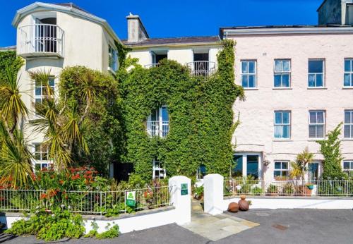 Clifden House | Discover Comfort at The Quay House, Clifden - Family Friendly