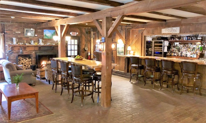 Quechee Hotel | Inviting Quechee Inn at Marshland Farm with Breakfast Included