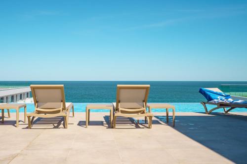 Mamaia-Sat Apartment | Escape to The Queen Infinity Beach Pool & Spa in Mamaia Nord