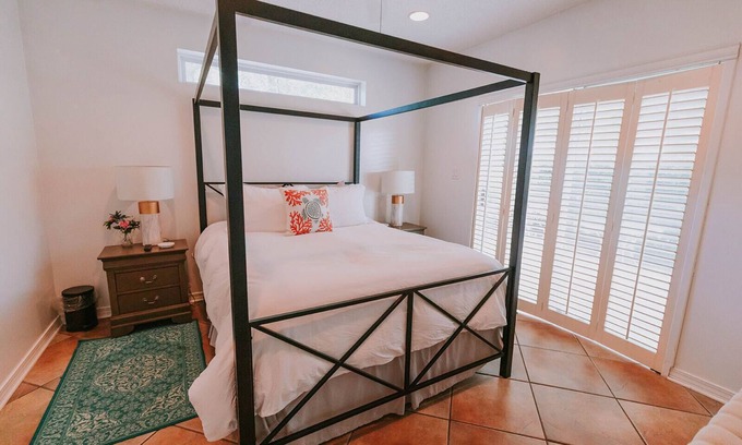 Biloxi Cottage | Prime Ocean Springs Location - The Queen Suite Awaits!