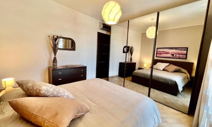 Vigevano Apartment | Relaxing Retreat at The Queen - Vigevano with Spa & Breakfast