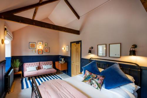 Chew Magna Hotel | Discover The Queens Chew Magna: Guest Rated 9/10 & Breakfast