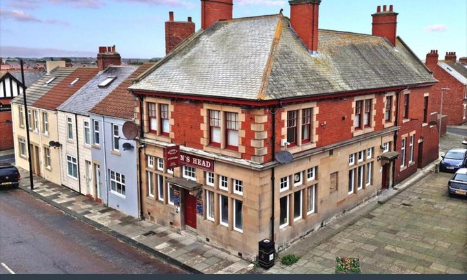 Newbiggin-by-the-Sea Hotel | Experience Comfort at The Queens Head - Pet Friendly & Breakfast