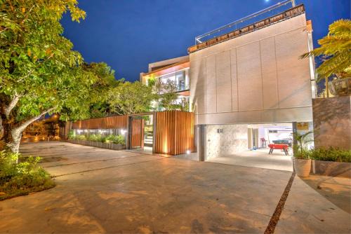 Ngu Hanh Son Villa | The Querencia Alma Luxury pool villa with Sauna - Free Pick up and Full AC