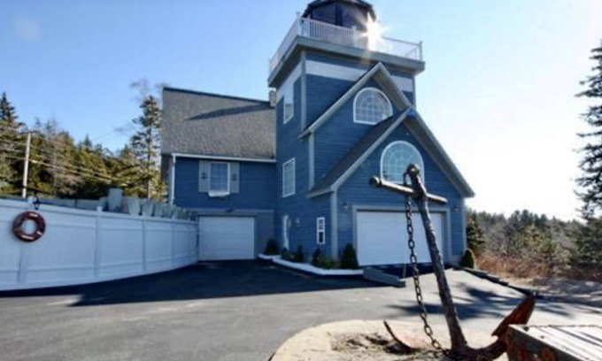 West Tremont House | Unwind at The Quietside “Lighthouse” with Ocean Views