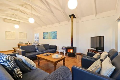 Quindalup House | Family-Friendly Retreat at The Quindy Beach House