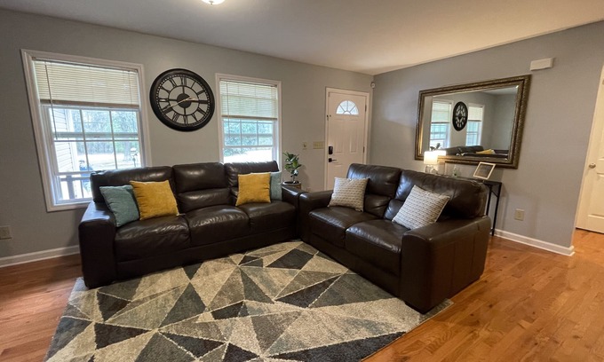 Dalton House | Top-Rated Quintana Home: EV Charger & Pet-Friendly Stay