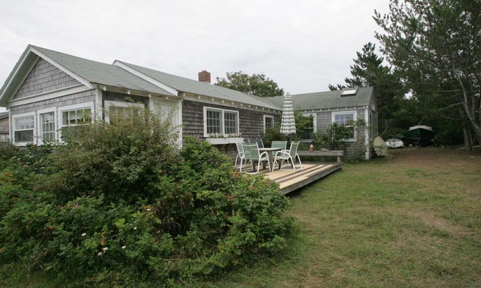Pocomo Cottage | Unforgettable Traditional Nantucket Vacation with Ocean View