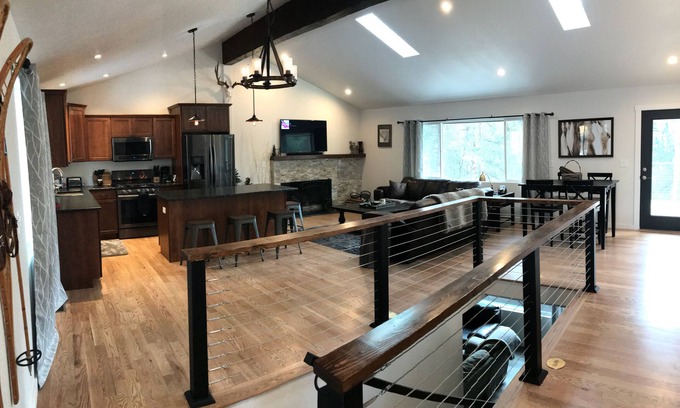 Bailey House | Indulge at The Rûstic Mountain House: Top-Rated Spa & Hot Tub