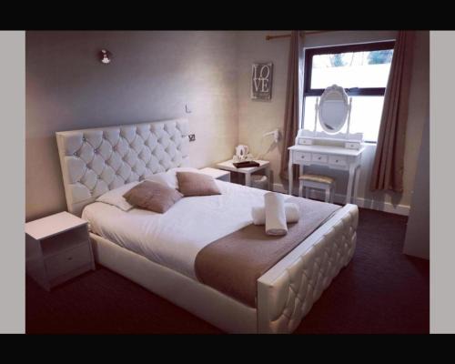 Desborough Hotel | Family-Friendly Stay at The R Inn Hotel: 7.9/10 Rated