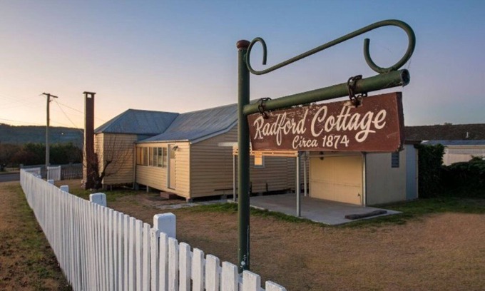 Stanthorpe Cottage | Cozy Radford Couples Cottage in Heart of Stanthorpe