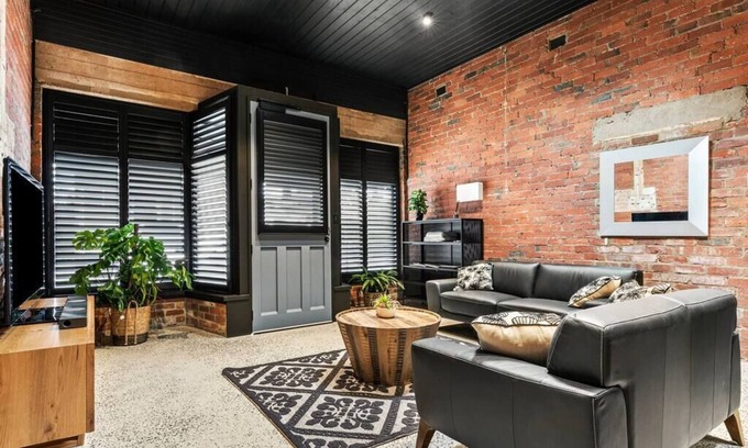 Geelong West House | Top-Rated Family Stay at The Radford on Elizabeth Hotel
