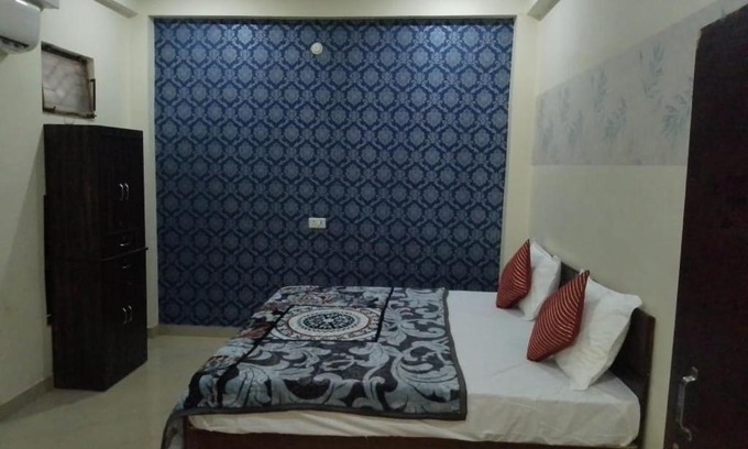 Phulpur Hotel | Experience Comfort at The Raghav – Pet Friendly & Breakfast!