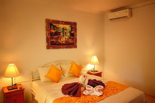 Sampalan Bed & Breakfast | Experience The Rahayu Cottage Upper Room with Hot Tub